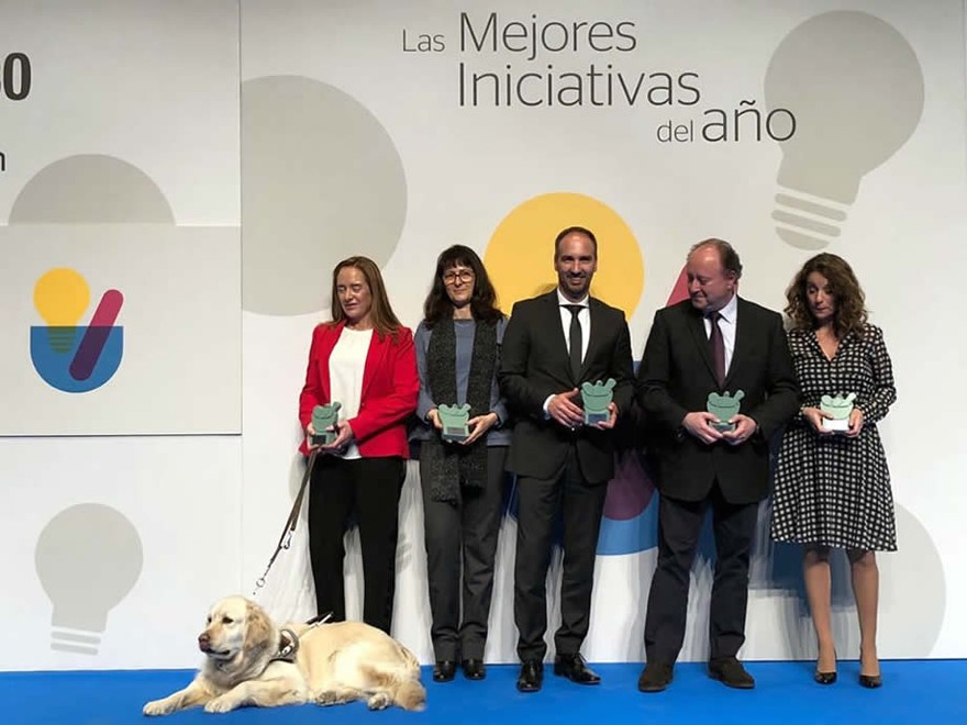 Premio Correo Farmacéutico al proyecto de donación de vacunas a la Fundación ONCE del Perro Guía